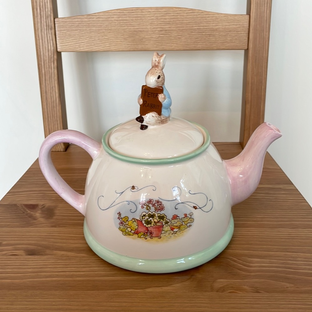 Vintage 2002 Peter Rabbit Teapot